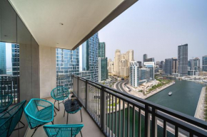 Stunning beachfront Apt with Balcony Marina